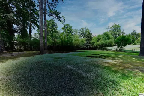 Exterior - 2102 Walnut Ave, Ruston, LA 71270 photo 6 of 8