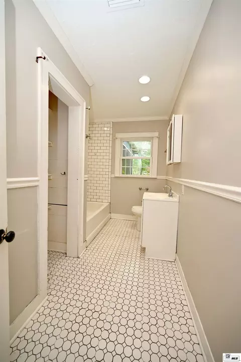 Bath - 105 N Pinecrest Dr, Ruston, LA 71270 photo 1 of 3