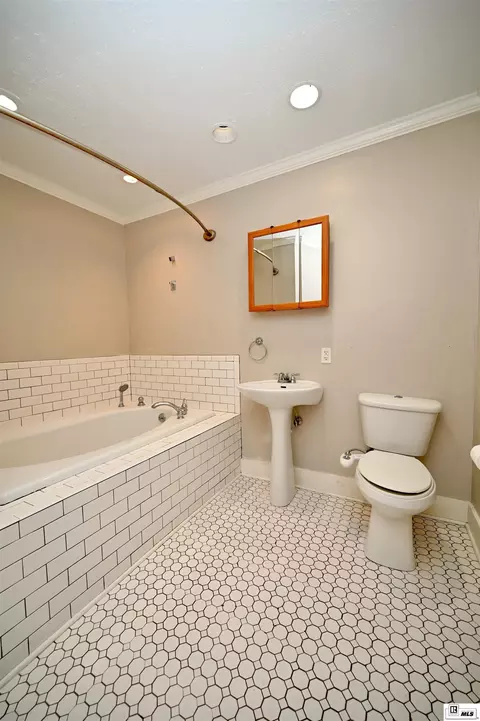 Bath - 105 N Pinecrest Dr, Ruston, LA 71270 photo 3 of 3