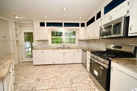 Kitchen - 105 N Pinecrest Dr, Ruston, LA 71270 photo 3 of 4