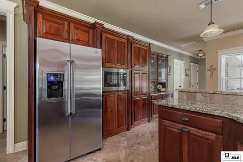 Kitchen - 420 Valley View Dr, Ruston, LA 71270 photo 2 of 4