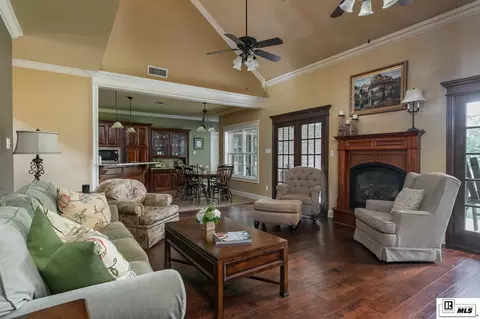 Living - 420 Valley View Dr, Ruston, LA 71270 photo 2 of 3