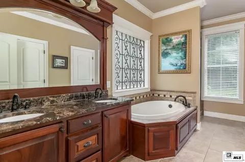 Bath - 420 Valley View Dr, Ruston, LA 71270 photo 2 of 5