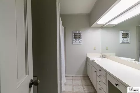 Bath - 705 University Blvd, Ruston, LA 71270 photo 4 of 7