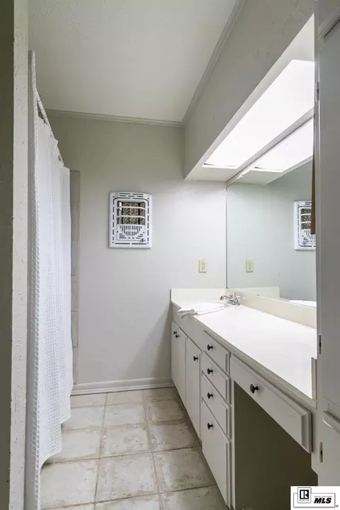 Bath - 705 University Blvd, Ruston, LA 71270 photo 5 of 7