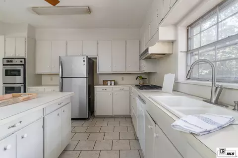 Kitchen - 705 University Blvd, Ruston, LA 71270 photo 2 of 3
