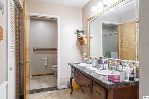 Bath - 916 Billy Cy Rd, Grayson, LA 71435 photo 1 of 5