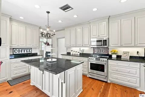 Kitchen - 3375 Deborah Dr, Monroe, LA 71201 photo 3 of 5