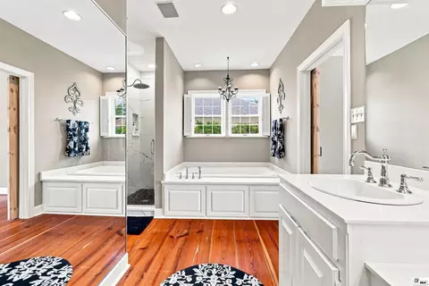Bath - 3375 Deborah Dr, Monroe, LA 71201 photo 2 of 8
