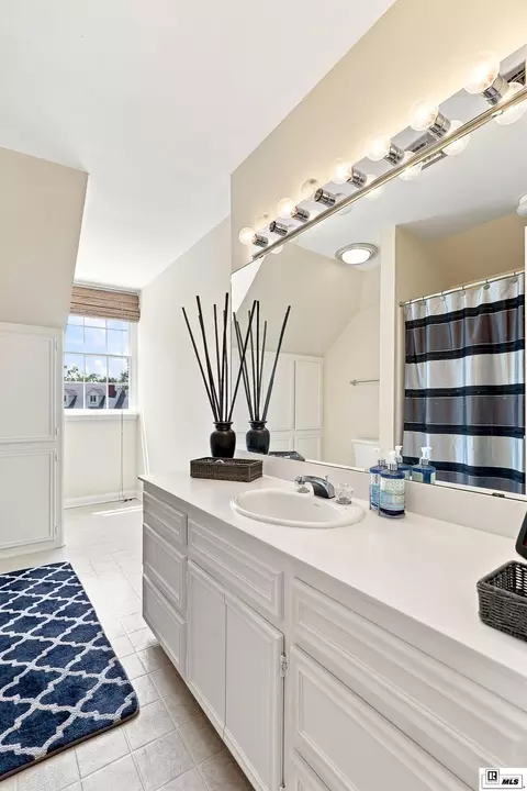 Bath - 3375 Deborah Dr, Monroe, LA 71201 photo 6 of 8