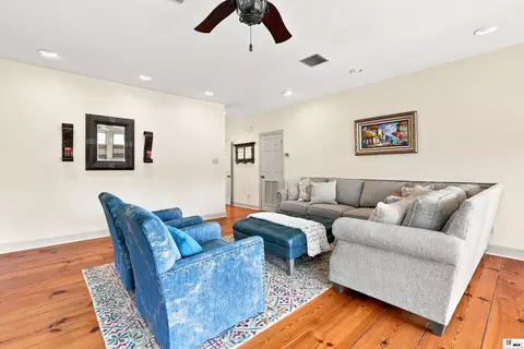 Living - 3375 Deborah Dr, Monroe, LA 71201 photo 4 of 5