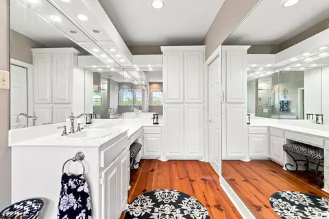 Bath - 3375 Deborah Dr, Monroe, LA 71201 photo 1 of 8