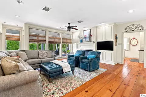 Living - 3375 Deborah Dr, Monroe, LA 71201 photo 1 of 5