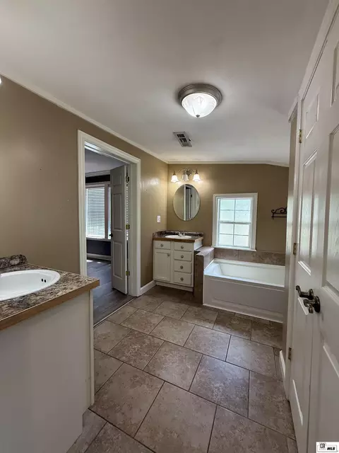 Bath - 176 Highway 148, Ruston, LA 71270 photo 2 of 5