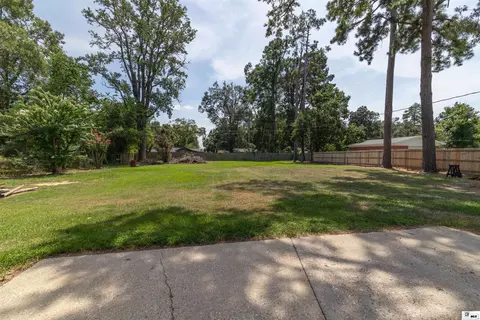 Exterior - 702 Hinke Dr, Monroe, LA 71203 photo 2 of 7