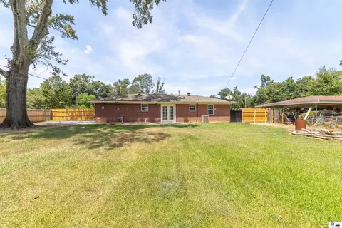 Exterior - 702 Hinke Dr, Monroe, LA 71203 photo 5 of 7