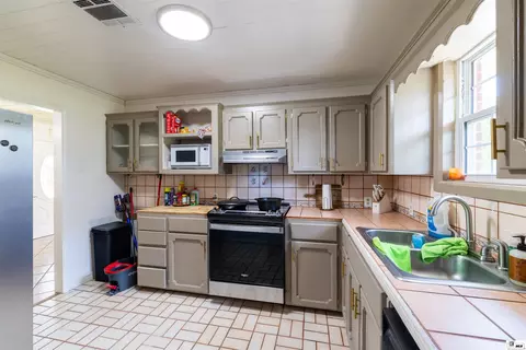 Kitchen - 702 Hinke Dr, Monroe, LA 71203 photo 2 of 2