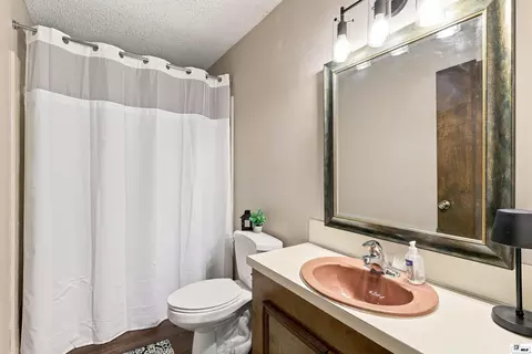 Bath - 6402 Cypress Point Dr, Monroe, LA 71203 photo 4 of 5