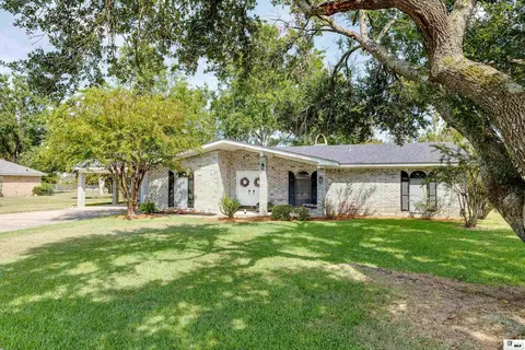 Exterior - 6402 Cypress Point Dr, Monroe, LA 71203 photo 2 of 11