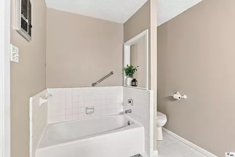 Bath - 6402 Cypress Point Dr, Monroe, LA 71203 photo 2 of 5