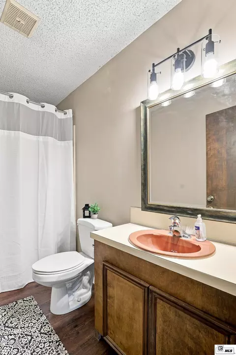 Bath - 6402 Cypress Point Dr, Monroe, LA 71203 photo 3 of 5