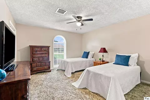 Bedroom - 6402 Cypress Point Dr, Monroe, LA 71203 photo 3 of 4