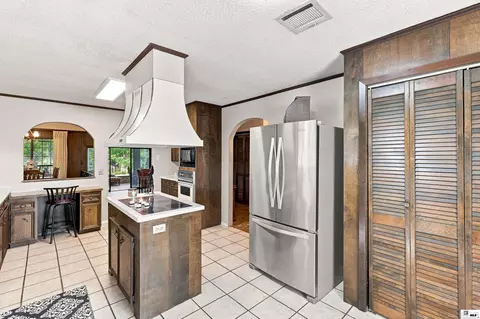 Kitchen - 6402 Cypress Point Dr, Monroe, LA 71203 photo 5 of 5