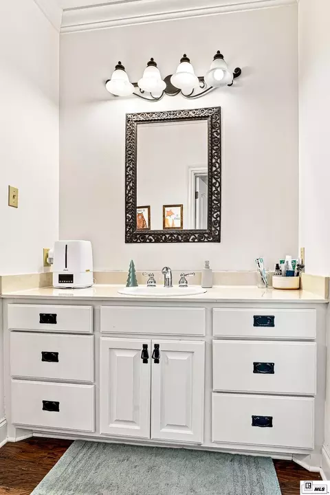 Bath - 422 E Frenchmans Bend Rd, Monroe, LA 71203 photo 7 of 10
