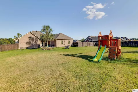 Exterior - 422 E Frenchmans Bend Rd, Monroe, LA 71203 photo 5 of 8
