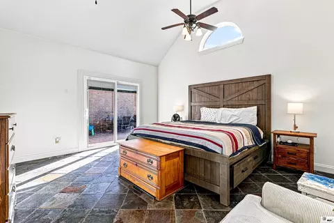 Bedroom - 422 E Frenchmans Bend Rd, Monroe, LA 71203 photo 1 of 6