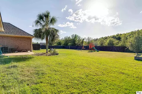 Exterior - 422 E Frenchmans Bend Rd, Monroe, LA 71203 photo 7 of 8