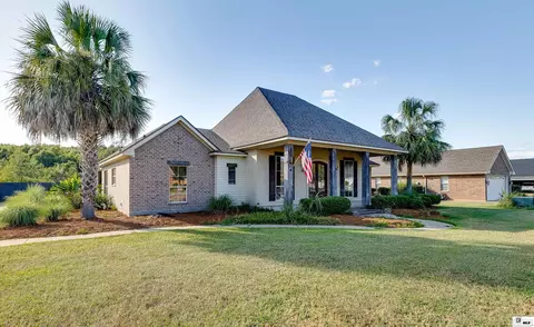 Exterior - 422 E Frenchmans Bend Rd, Monroe, LA 71203 photo 2 of 8