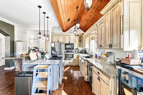 Kitchen - 422 E Frenchmans Bend Rd, Monroe, LA 71203 photo 2 of 4