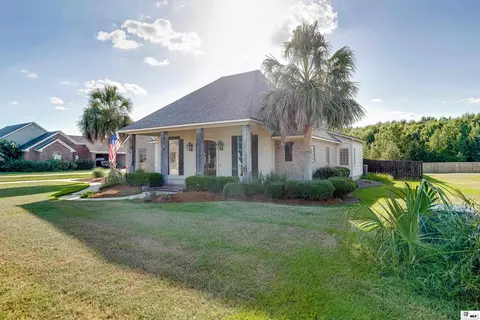 Exterior - 422 E Frenchmans Bend Rd, Monroe, LA 71203 photo 3 of 8