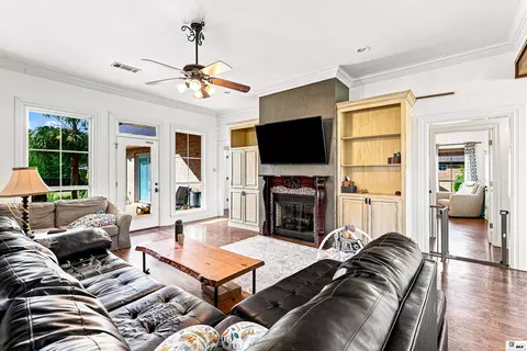 Living - 422 E Frenchmans Bend Rd, Monroe, LA 71203 photo 1 of 2
