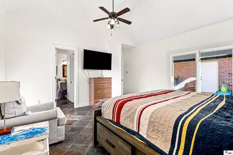 Bedroom - 422 E Frenchmans Bend Rd, Monroe, LA 71203 photo 4 of 6