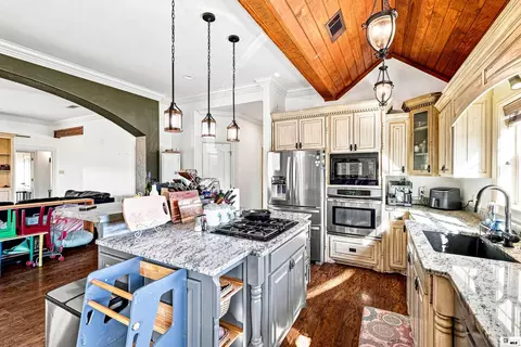 Kitchen - 422 E Frenchmans Bend Rd, Monroe, LA 71203 photo 3 of 4