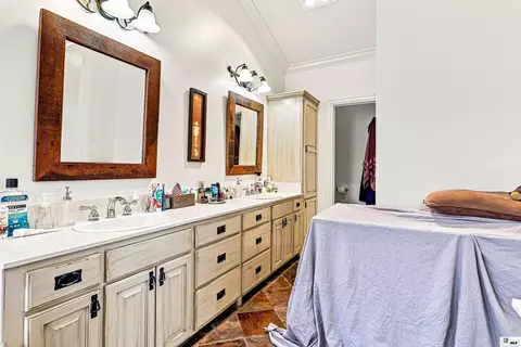 Bath - 422 E Frenchmans Bend Rd, Monroe, LA 71203 photo 1 of 10
