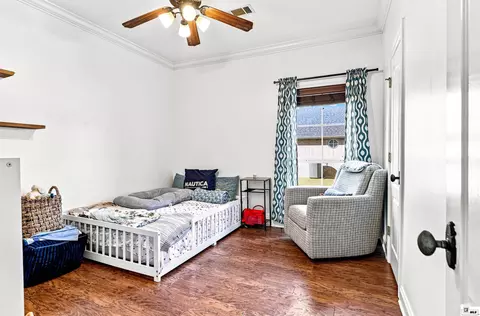 Bedroom - 422 E Frenchmans Bend Rd, Monroe, LA 71203 photo 6 of 6