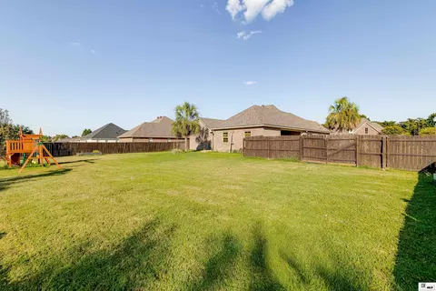 Exterior - 422 E Frenchmans Bend Rd, Monroe, LA 71203 photo 6 of 8