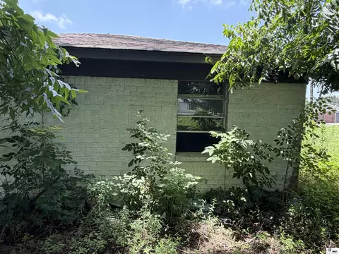 700 W Thelma Riggs Rd, Tallulah, LA 71282