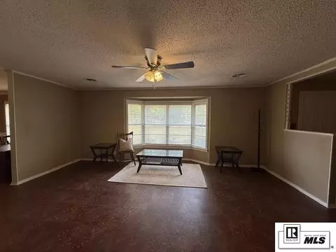 Living - 305 Woodlawn Dr, Ruston, LA 71270 photo 2 of 2