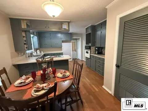 Kitchen - 305 Woodlawn Dr, Ruston, LA 71270 photo 2 of 4