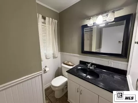Bath - 305 Woodlawn Dr, Ruston, LA 71270 photo 2 of 3