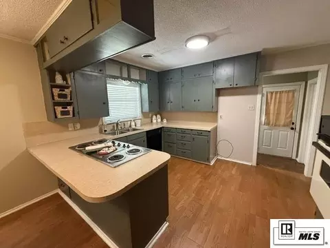 Kitchen - 305 Woodlawn Dr, Ruston, LA 71270 photo 3 of 4