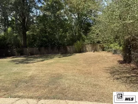 Exterior - 305 Woodlawn Dr, Ruston, LA 71270 photo 2 of 4