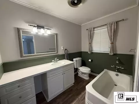 Bath - 305 Woodlawn Dr, Ruston, LA 71270 photo 1 of 3