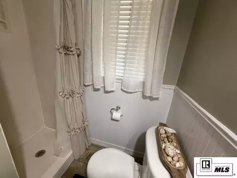 Bath - 305 Woodlawn Dr, Ruston, LA 71270 photo 3 of 3
