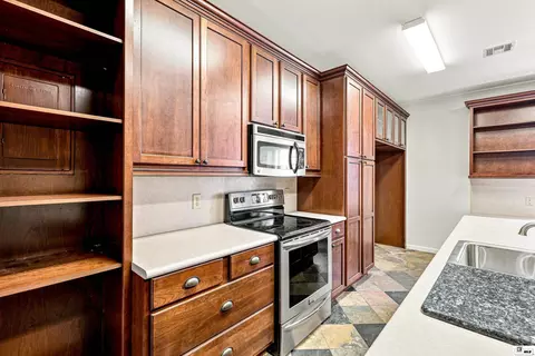 Kitchen - 2203 Pargoud Blvd, Monroe, LA 71201 photo 5 of 9