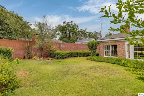 Exterior - 2203 Pargoud Blvd, Monroe, LA 71201 photo 5 of 10